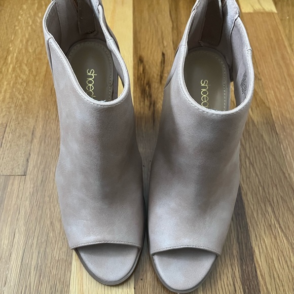 Blush Cutout Heeled Sandal - Picture 3 of 3